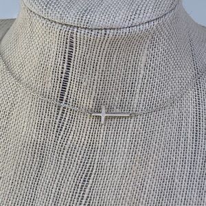 Stella & Dot Sterling silver interlock side cross